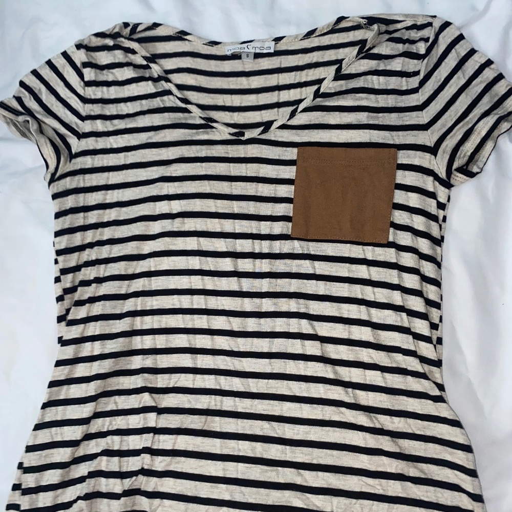 Moa Moa V-Neck striped shirt with front pocket